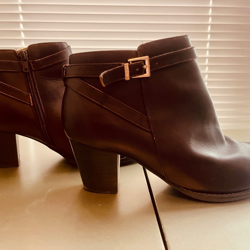 Vionic Upton Dark Brown Ankle Booties